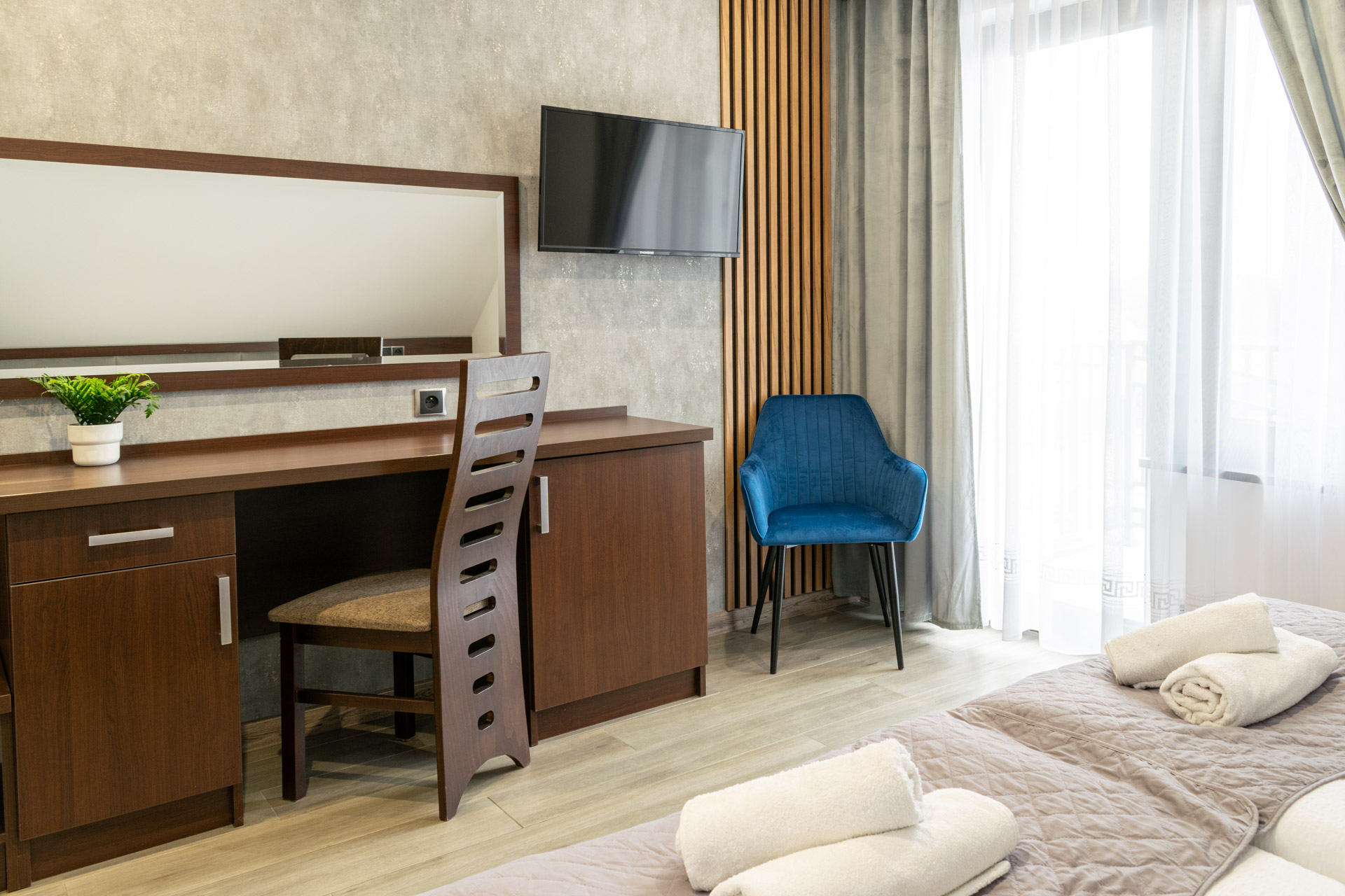 Komfortowe pokoje 2-osobowe z łazienką i balkonem – Willa Kormoran w Mikołajkach